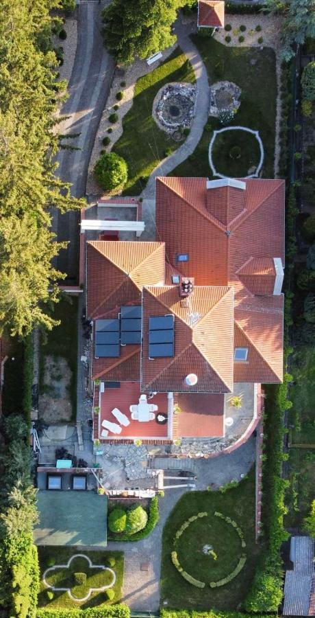 3 Bedroom Private Floor In Luxury Mansion Budapest Exterior foto